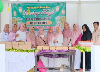 RSUD Dompu Bagi-bagi Takjil Gratis Untuk Keluarga Pasien Selama Ramadhan
